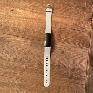FitBit Luxe Fitnesss and Wellness Tracker
